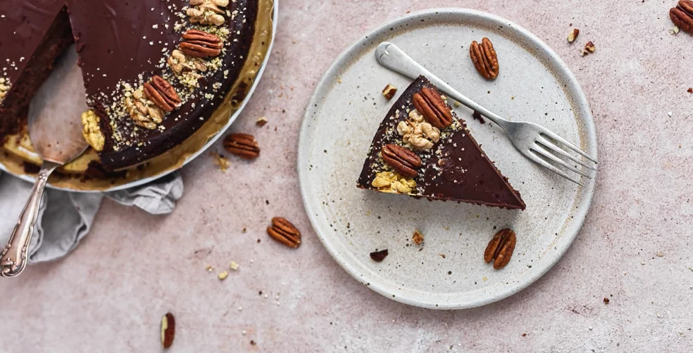 Chocolate and Peanut Butter Cake | James & Everett | Recipe | No bake cake,  Baking tips, Chocolate peanut butter cake